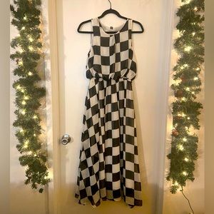 Long flowy checkered black and white dress, sleeveless